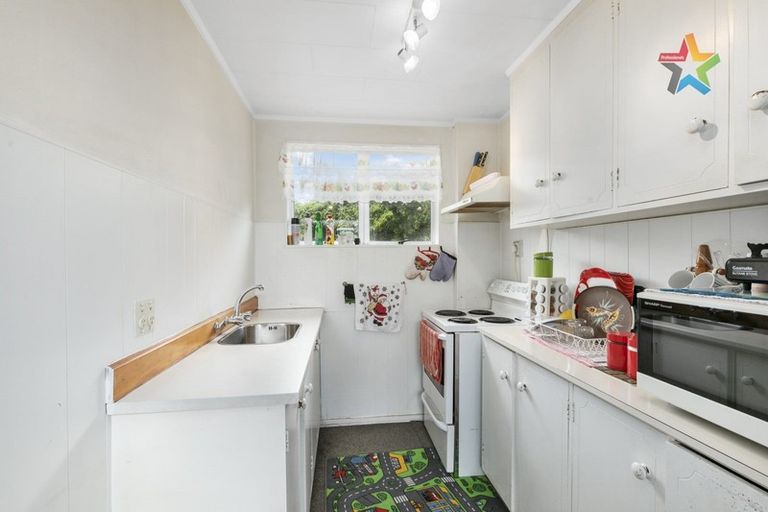Photo of property in 2/15 Douglas Street, Waiwhetu, Lower Hutt, 5010