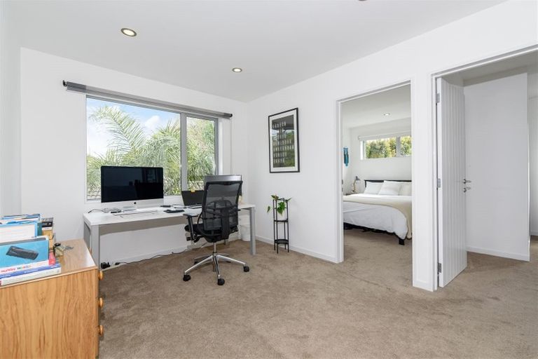 Photo of property in 6b Cronin Place, Beach Haven, Auckland, 0626