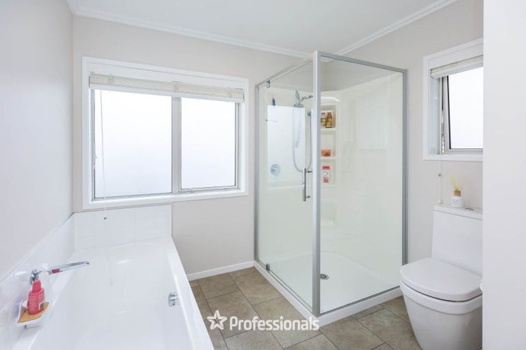 Photo of property in 2 Chalfont Road, Silverstream, Upper Hutt, 5019