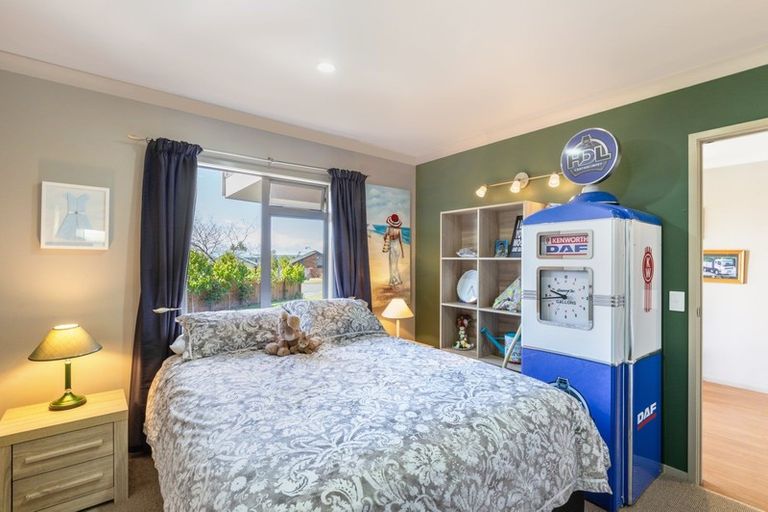Photo of property in 41 Kinder Street, Acacia Bay, Taupo, 3330