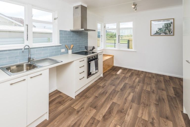 Photo of property in 9a Bamber Street, Castlecliff, Whanganui, 4501