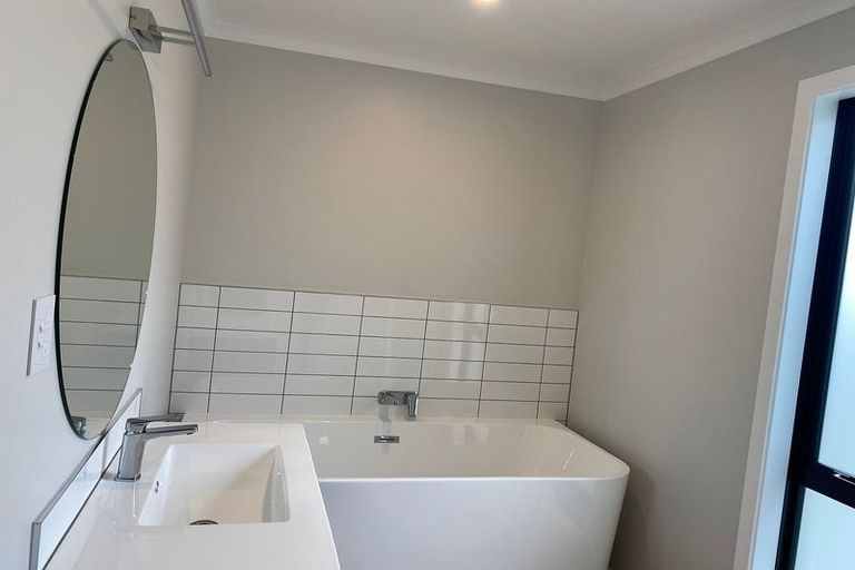 Photo of property in 18 Cynisca Crescent, Wallaceville, Upper Hutt, 5018