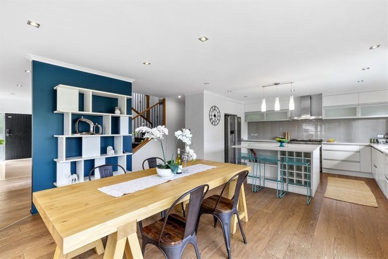 Photo of property in 88 Rising Parade, Fairview Heights, Auckland, 0632