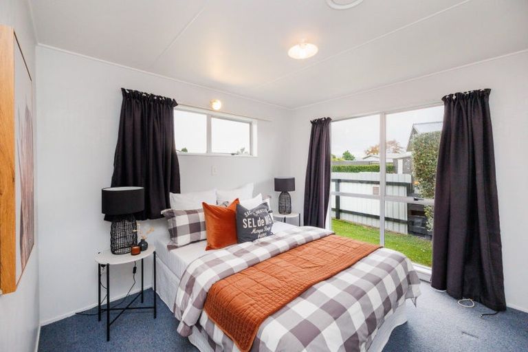 Photo of property in 11a Apollo Parade, Milson, Palmerston North, 4414