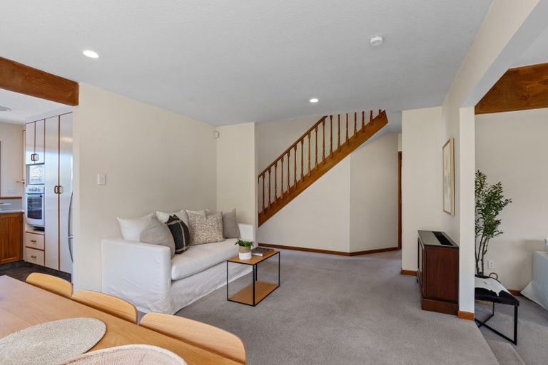 Photo of property in 2/19 Manor Place, Bryndwr, Christchurch, 8053