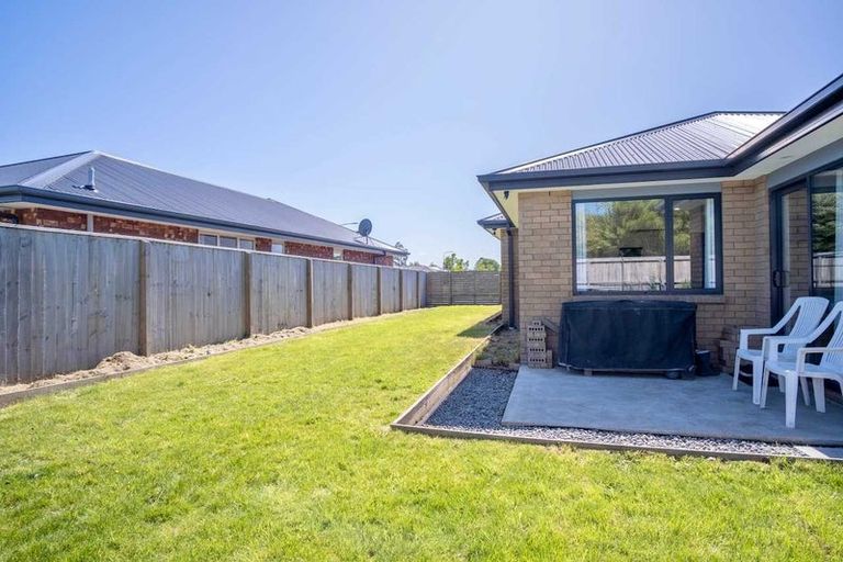 Photo of property in 21 Tara Crescent, Woodend, 7610