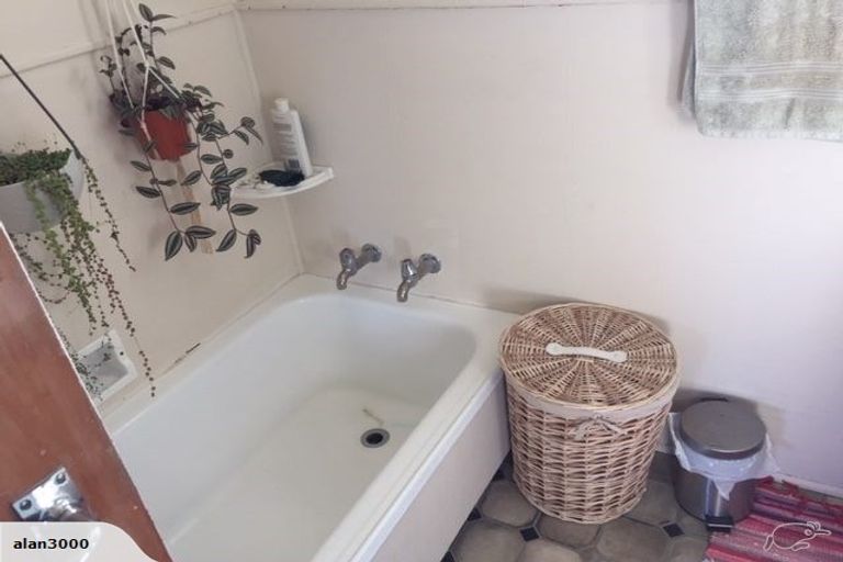 Photo of property in 79 Hillcrest Avenue, Hillcrest, Auckland, 0627