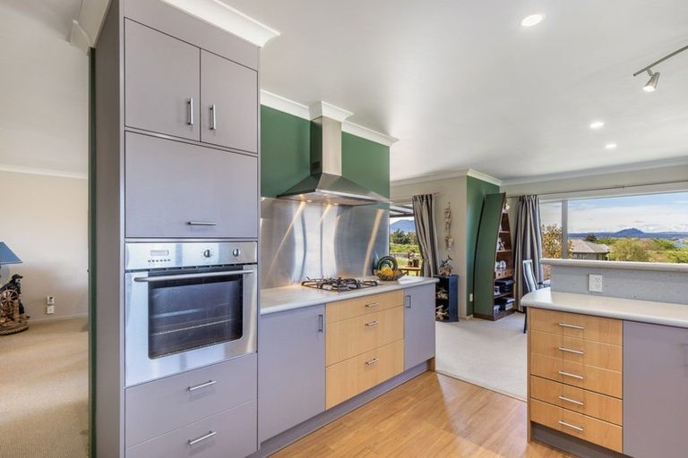 Photo of property in 41 Kinder Street, Acacia Bay, Taupo, 3330