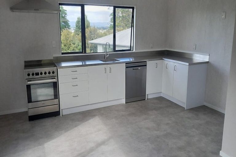 Photo of property in 4/18 Edgerton Road, Te Atatu Peninsula, Auckland, 0610