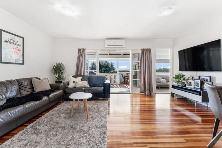 Photo of property in 11b Waiora Road, Stanmore Bay, Whangaparaoa, 0932