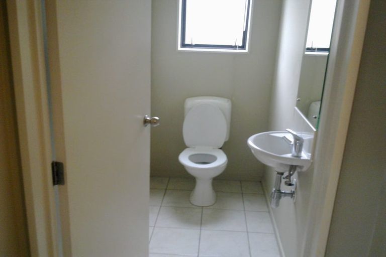 Photo of property in 8 Misty Valley Drive, Henderson, Auckland, 0612