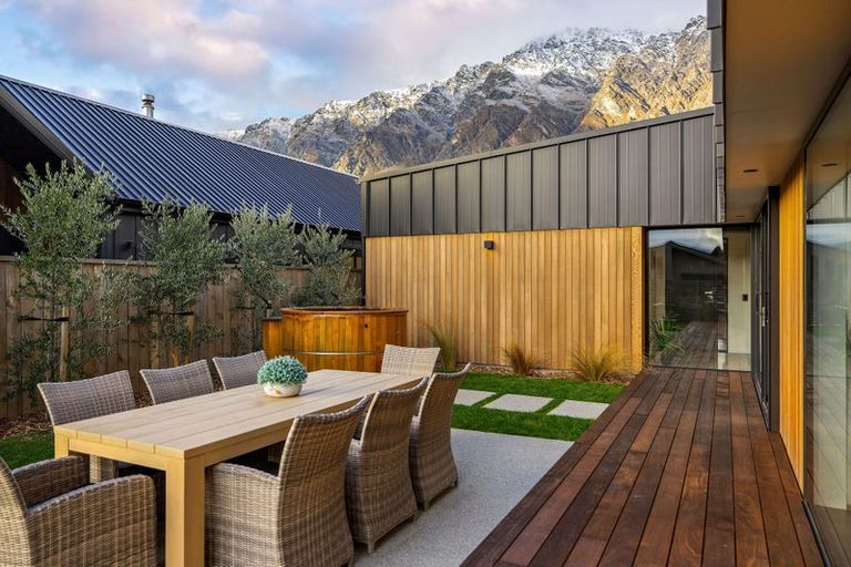 Photo of property in 69 Howden Drive, Jacks Point, 9371