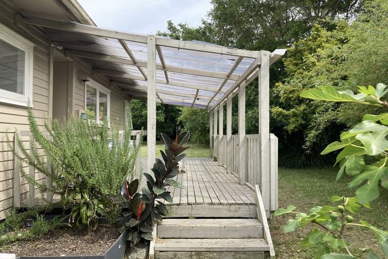 Photo of property in 41 Royal View Road, Te Atatu South, Auckland, 0610