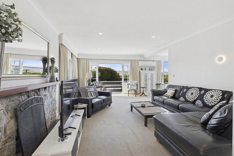 Photo of property in 31 Kiriwai Road, Paremata, Porirua, 5024