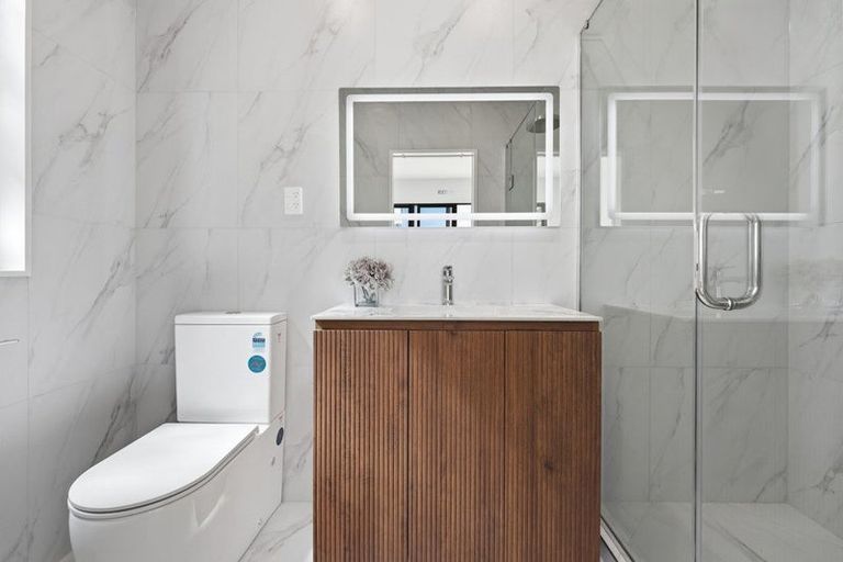 Photo of property in 7b September Place, Forrest Hill, Auckland, 0620