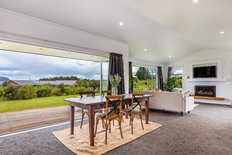 Photo of property in 6 Oakdale Drive, Kinloch, Taupo, 3377