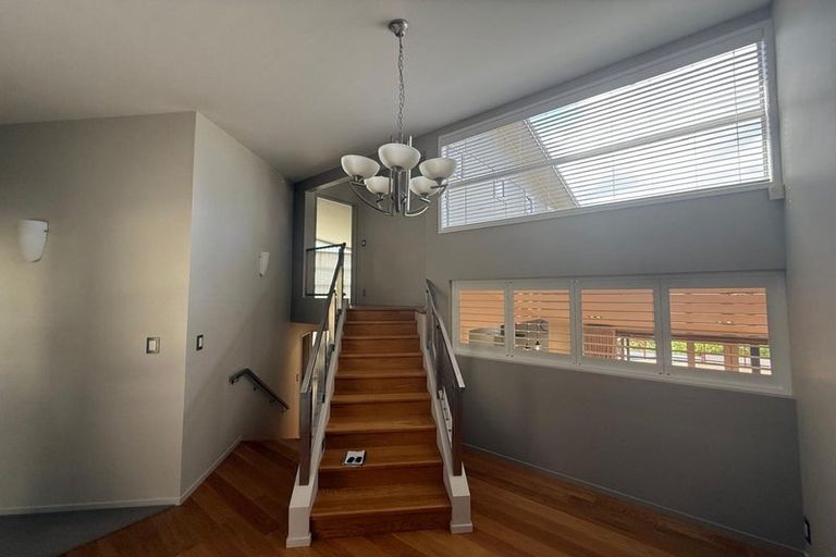 Photo of property in 112 Kittiwake Drive, Schnapper Rock, Auckland, 0632