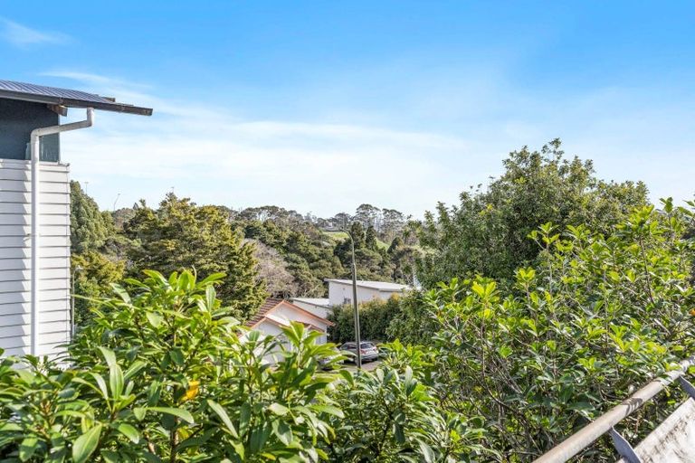 Photo of property in 2a/20 Ian Marwick Place, Birkenhead, Auckland, 0626