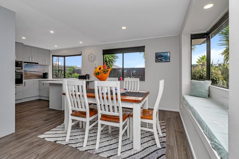 Photo of property in 13 Bermuda Place, One Tree Point, 0118