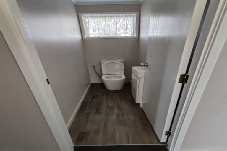 Photo of property in 20 Foyle Place, Glendene, Auckland, 0602