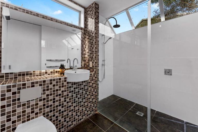 Photo of property in 12b Parr Terrace, Castor Bay, Auckland, 0620