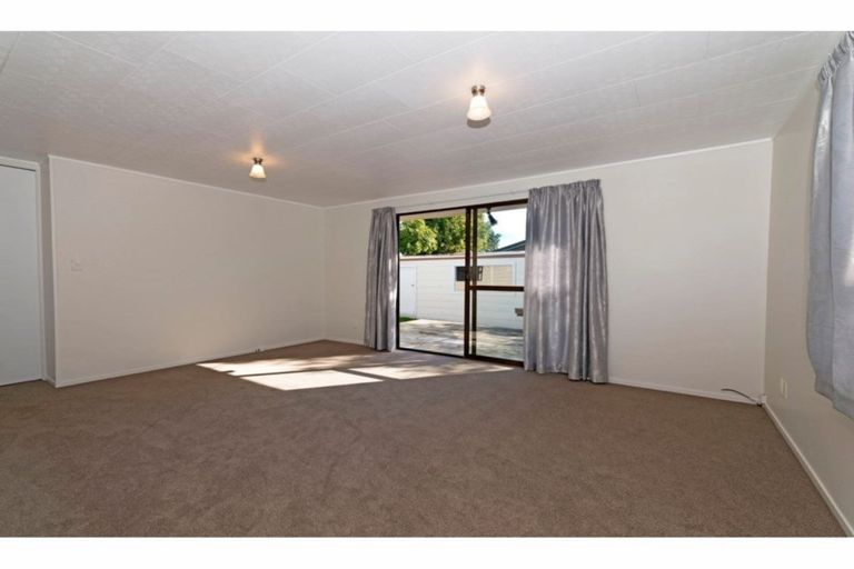 Photo of property in 2/162 Universal Drive, Henderson, Auckland, 0610