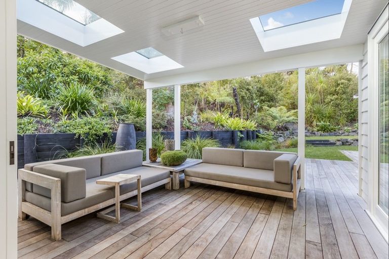 Photo of property in 2 Chenery Road, Red Beach, 0932