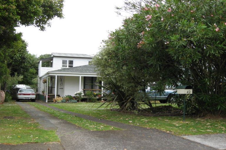 Photo of property in 42 House Avenue, Mangere Bridge, Auckland, 2022