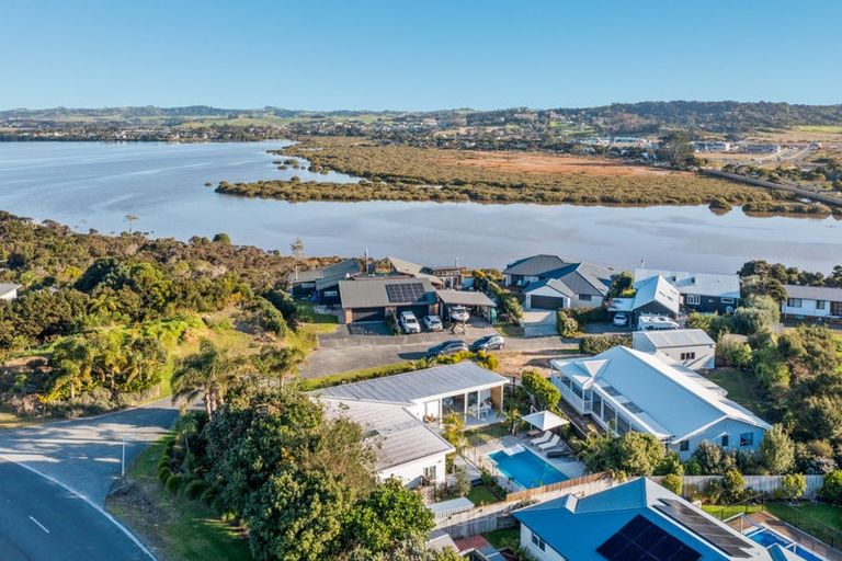 Photo of property in 2 Taimoana Close, Mangawhai Heads, Mangawhai, 0505