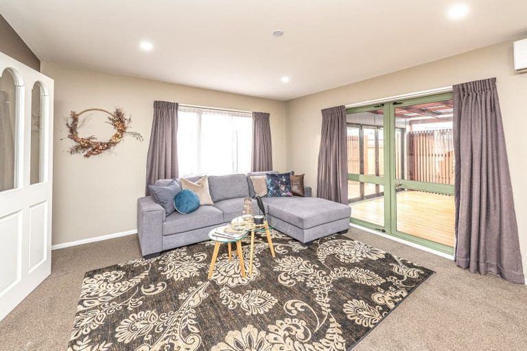 Photo of property in 16 Waharua Place, Tawhero, Whanganui, 4501