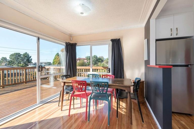 Photo of property in 15 Kelwyn Road, Kelston, Auckland, 0602