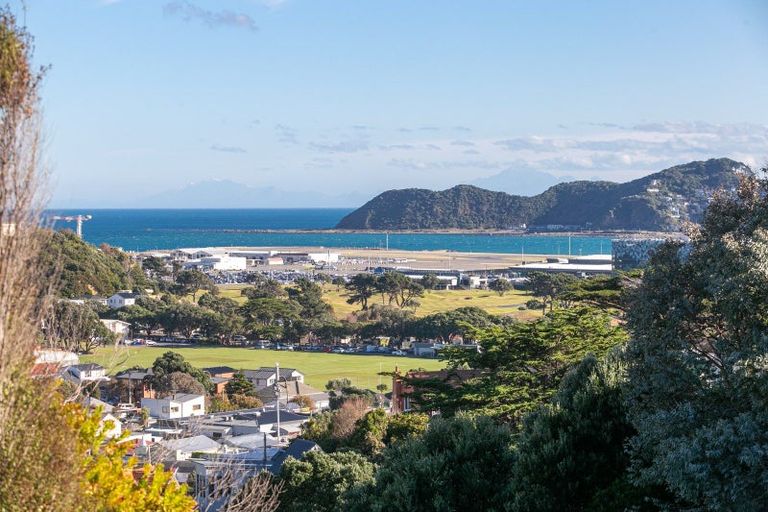 Photo of property in 196 Townsend Road, Miramar, Wellington, 6022