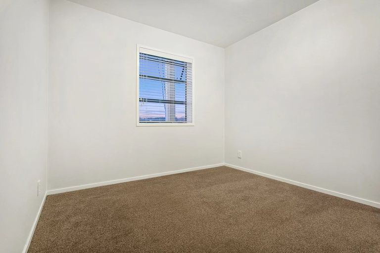 Photo of property in 420/18 Sunnyhaven Avenue, Beach Haven, Auckland, 0626