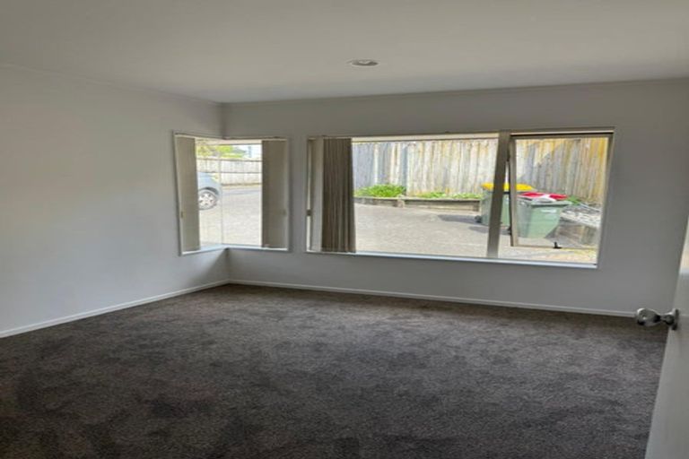 Photo of property in 124 Charles Prevost Drive, The Gardens, Auckland, 2105