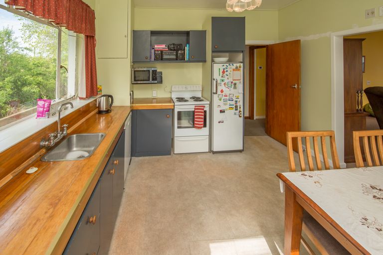 Photo of property in 26 Sarsfield Street, Southbridge, 7602