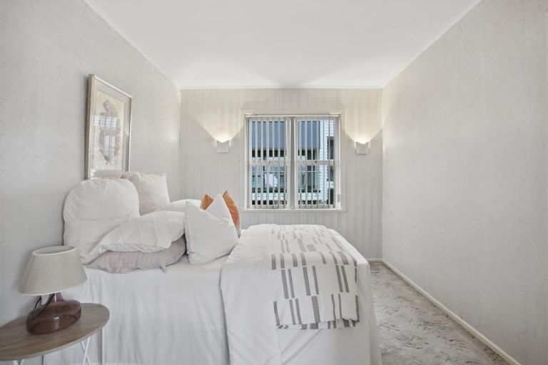 Photo of property in 16 Sylvan Crescent, Te Atatu South, Auckland, 0610