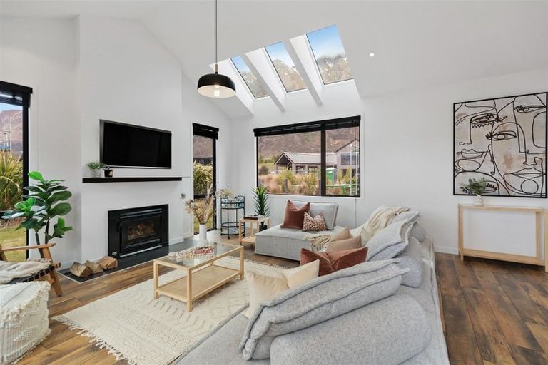 Photo of property in 20 Jacks Point Rise, Jacks Point, Queenstown, 9371