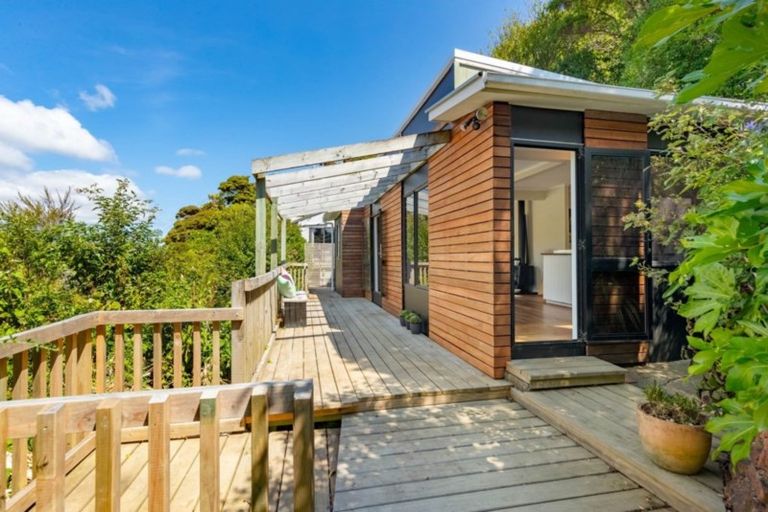 Photo of property in 49 Airlie Road, Plimmerton, Porirua, 5026
