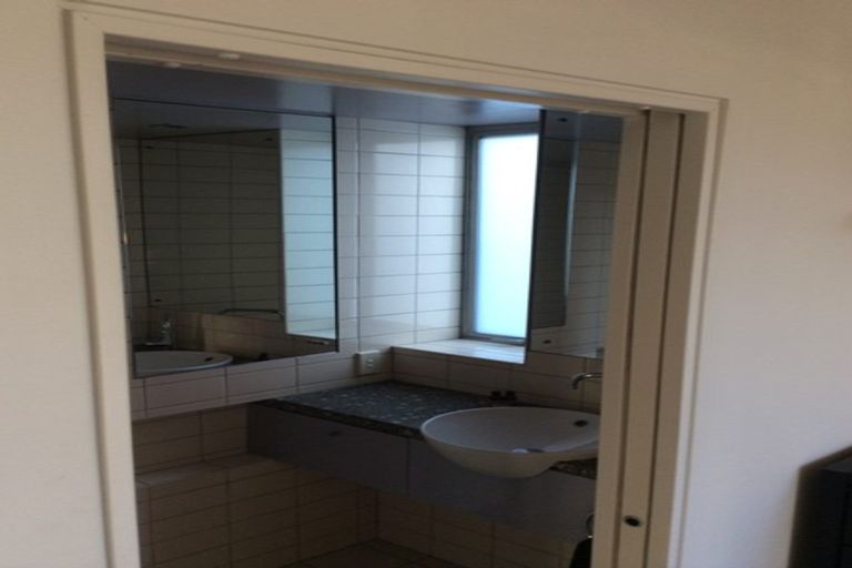 Photo of property in 33c Cranmer Square, Christchurch Central, Christchurch, 8013