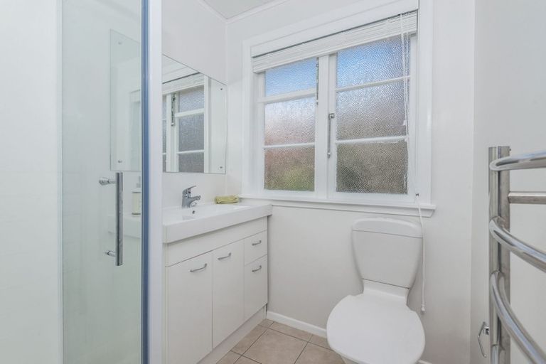 Photo of property in 27 Collins Avenue, Tawa, Wellington, 5028