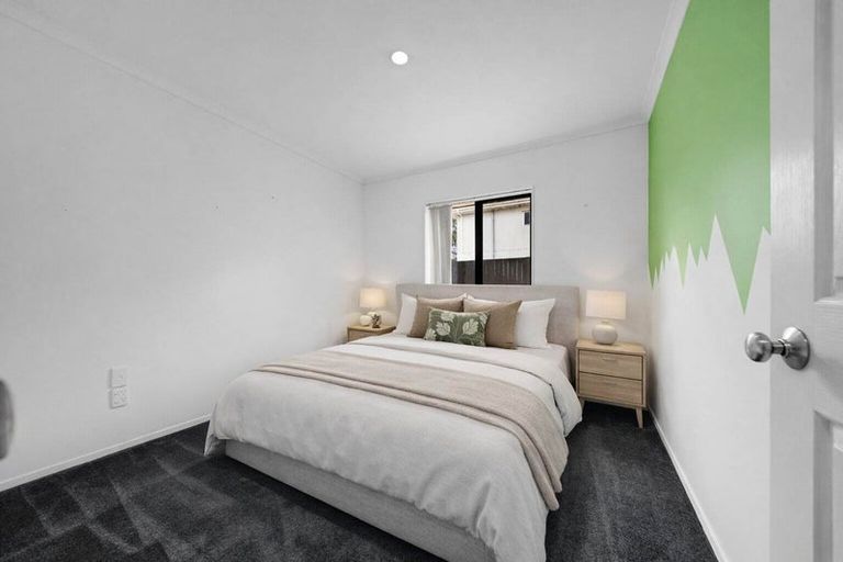 Photo of property in 69a Awaroa Road, Sunnyvale, Auckland, 0612