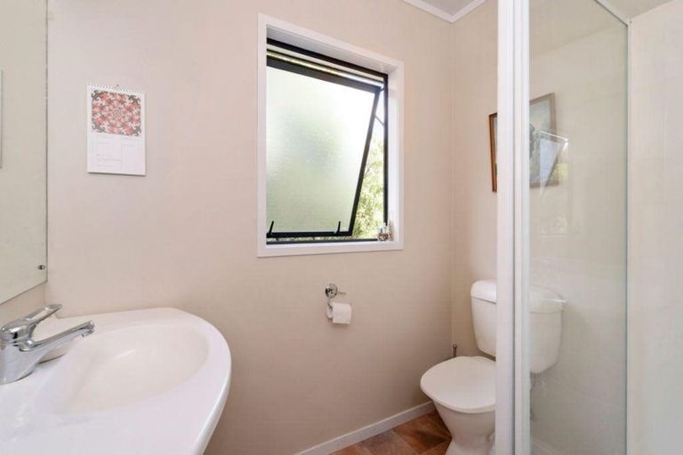 Photo of property in 48b Harmel Road, Glendene, Auckland, 0602
