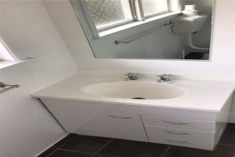 Photo of property in 2/707 Alexandra Street, Parkvale, Hastings, 4122