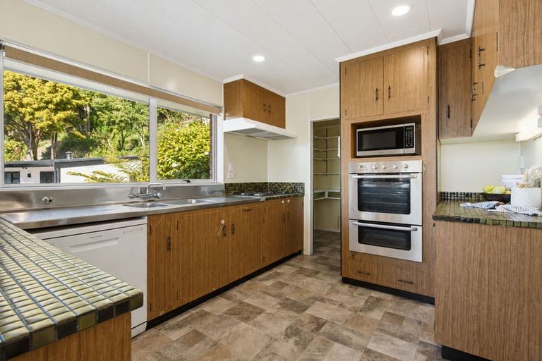 Photo of property in 8 Manahi Avenue, Kawaha Point, Rotorua, 3010