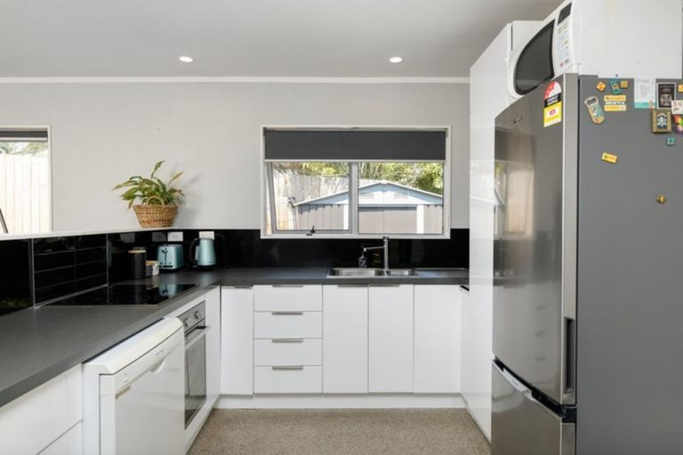 Photo of property in 73 Simpson Road, Papamoa Beach, Papamoa, 3118