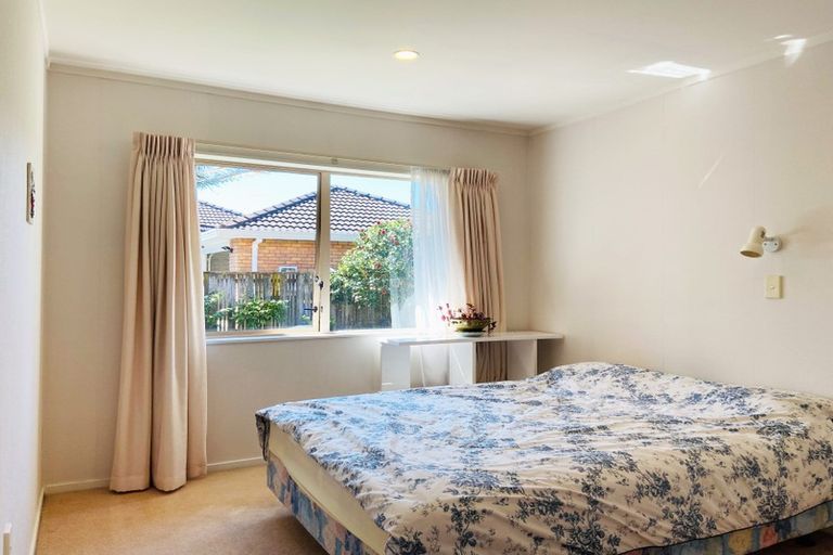 Photo of property in 1c Picasso Drive, West Harbour, Auckland, 0618