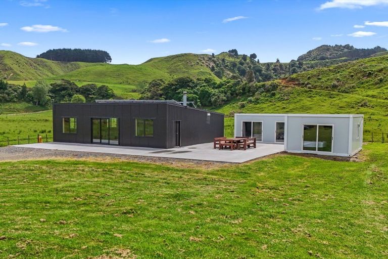 Photo of property in 35 Te Mahoe Road, Mokau, 4376