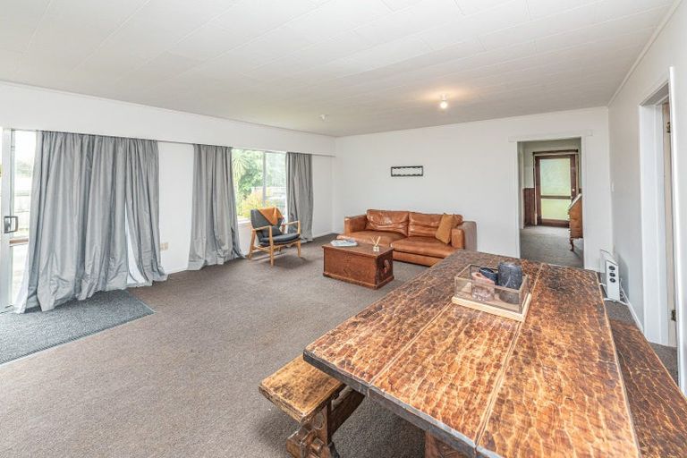 Photo of property in 30 Weraroa Road, Waverley, 4510