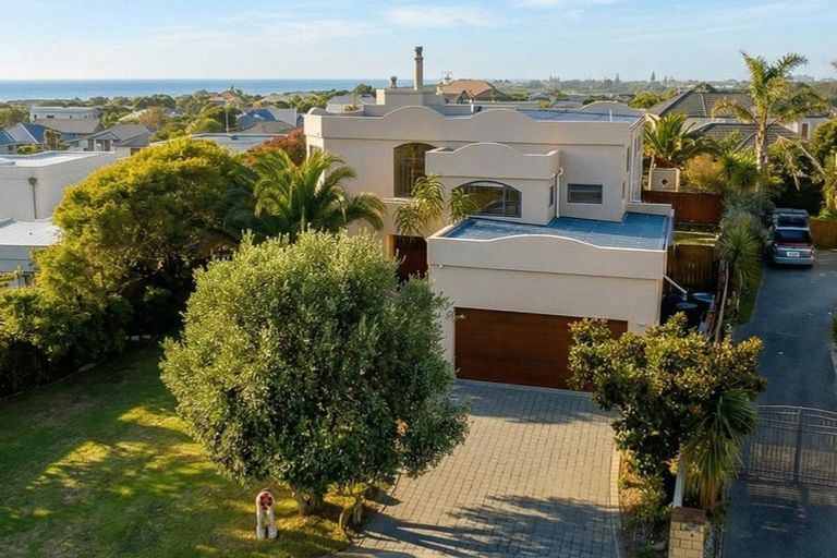 Photo of property in 3 Shearwater Rise, Paraparaumu Beach, Paraparaumu, 5032