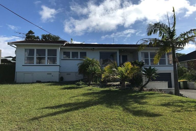 Photo of property in 13 Jellicoe Road, Murrays Bay, Auckland, 0630